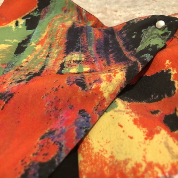 W118 by Walter Baker | Abstract Open-back Top - Picture 3 of 7